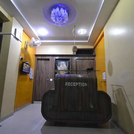 Hotel Madhava Ширді Екстер'єр фото