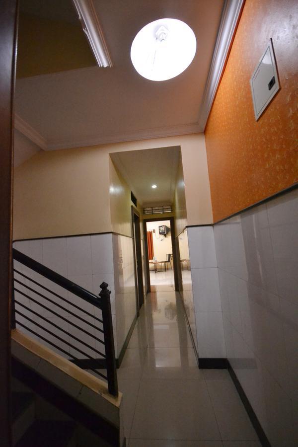 Hotel Madhava Ширді Екстер'єр фото