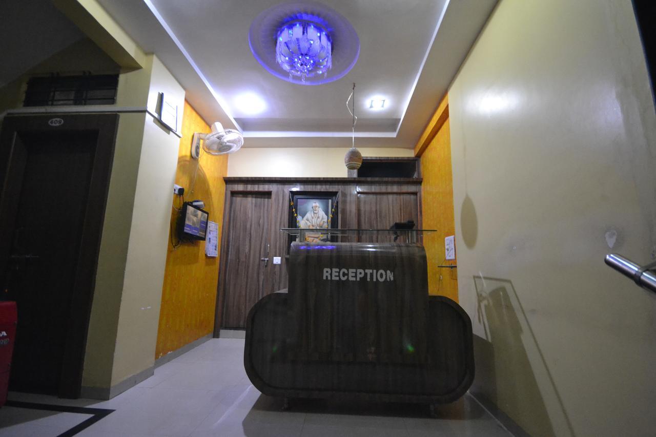 Hotel Madhava Ширді Екстер'єр фото